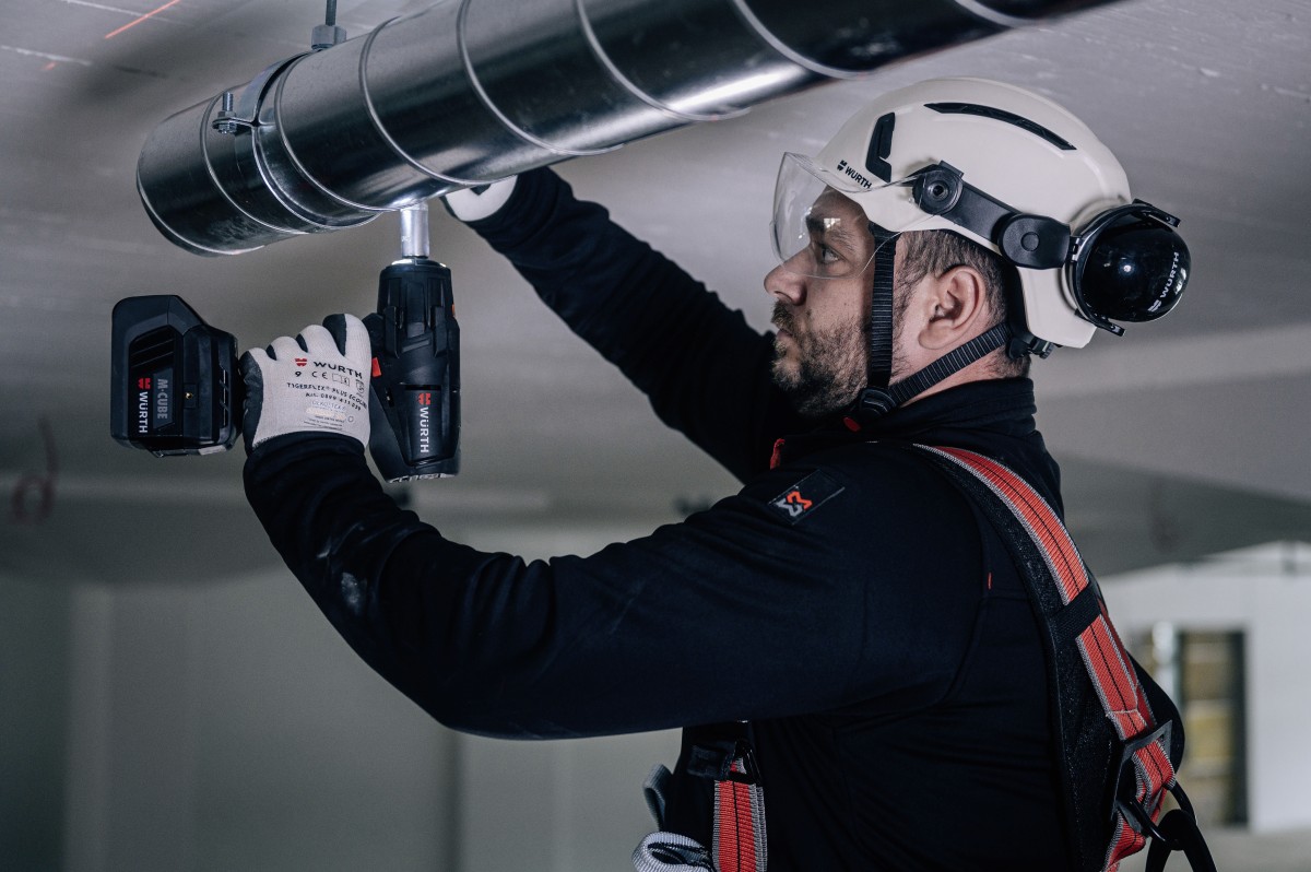 Montering med vernehjelm MIPS